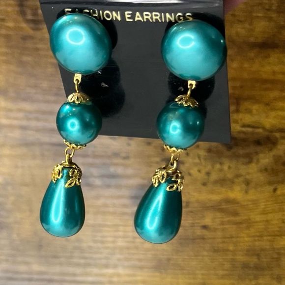 Vintage Teal Clip-on Earrings - Picture 2 of 10